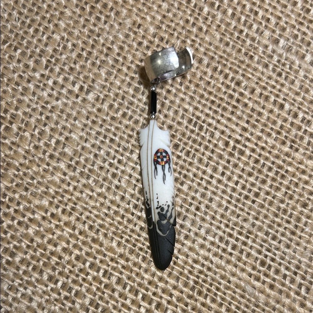 Handcrafted Black and White Feather Ear Cuff - Picture 2 of 7